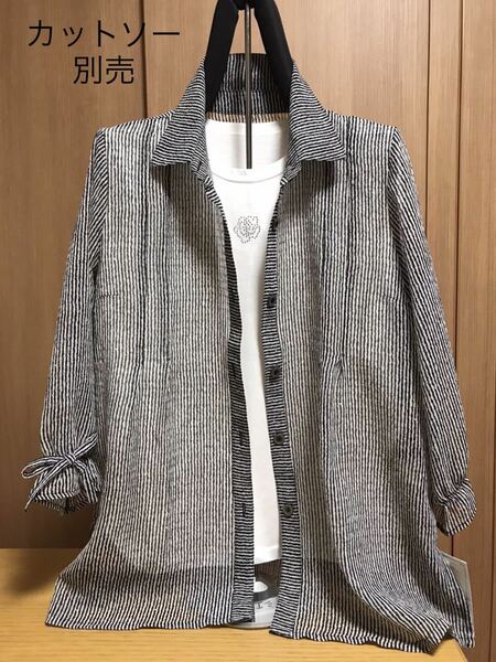[新品] 激安・在庫処分　Mサイズ　レディースジャケット　 ミセスジャケット　婦人ジャケット　7分袖　白x黒色ストライプ