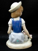 1000円スタート フィギュリン LLADRO リヤドロ #1287 花摘み 少女 陶器人形 西洋工芸 置物 インテリア I10004_画像4