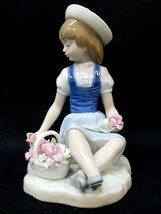 1000円スタート フィギュリン LLADRO リヤドロ #1287 花摘み 少女 陶器人形 西洋工芸 置物 インテリア I10004_画像2