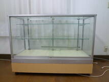 ショウーケース　展示ケース　2段ガラス板、照明付き　店舗什器、コレクションケースなどに_画像2