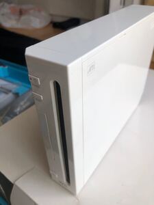 Wii本体 リモコン2個 ヌンチャク2個