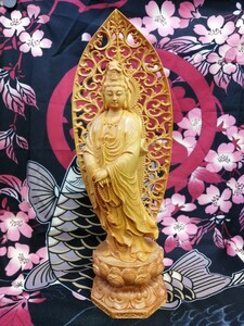 透かし背景　観音菩薩　木彫り　置物　仏教美術　仏像