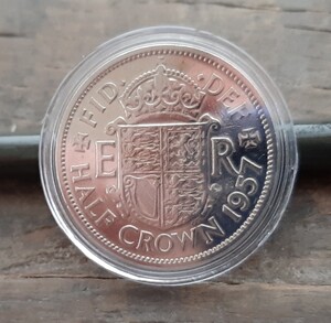 イギリス 英国 古銭 エリザベス2nd ハーフ クラウン コイン 1957年 32mm イギリスの国章デザインカプセル付き