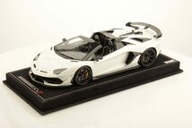 ★世界で１台！超レア右ハンドル！『 01 / 01 』！MR 1/18 Aventador SVJ Roadster ケース封印シール未開封 ツヤあり白 ルーフ別パーツ付属_画像5