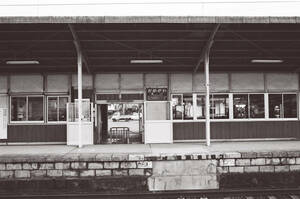 飾って楽しむ鉄道写真（昭和の駅in九州：日豊本線 亀川） NO.56970022