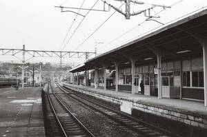 飾って楽しむ鉄道写真（昭和の駅in九州：日豊本線 亀川） NO.56970023