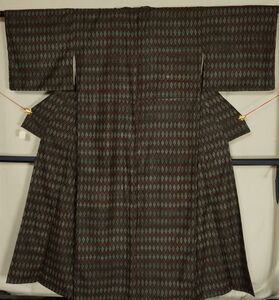 絹100％　平絹織　小紋染着物　　　　　誂仕立　 中古品