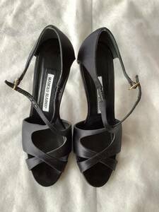 [ Manolo Blahnik large discharge!] black. Cross strap pumps * super-beauty goods *1 number of times hour only have on * size 361/2