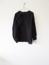 美品 2020SS maison de soil / メゾンドソイル NMDS20081 ORGANIC VOILE BACK OPENING CREW-NECK EMB SHIRT II * 刺繍 ブラウス_画像2