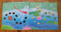 英語 しかけ絵本 小さなおたまじゃくし が かえる に Ten Tiny Tadpoles Debbie Tarbett デビーターベット 数えながら 絵本_画像2