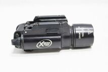 V807H 072 SUREFIRE X200 ウェポンライト + MR09 レイルインターフェイス セット 動作確認済 中古品_画像3