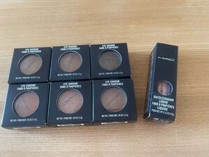 数回使用《MAC》アイシャドウまとめ売り!サクラスキンのメイクベースとファンデサンプル付き 本日限り値下げ中!