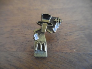 フランス☆古いピンズ 【McDonald's 】レア カナダ ピンバッジ ピンバッチ PINS マクドナルド 