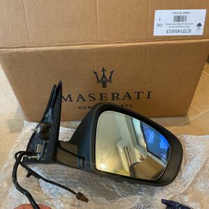 新品未使用　マセラティ　maserati純正 右ドアミラー カメラ付き ギブリ　クワトロポルテ