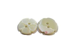 手芸 和洋裁用釦 天然貝ボタン お花形 高瀬貝ボタン（11.5mm2個入り）bss018生成