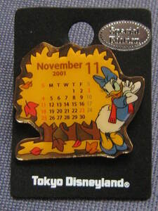 ★新品未使用 TDL東京ディズニーランド デイジーダック 2001年11月カレンダーピンバッチ ピンズ PINS ドナルドダック★