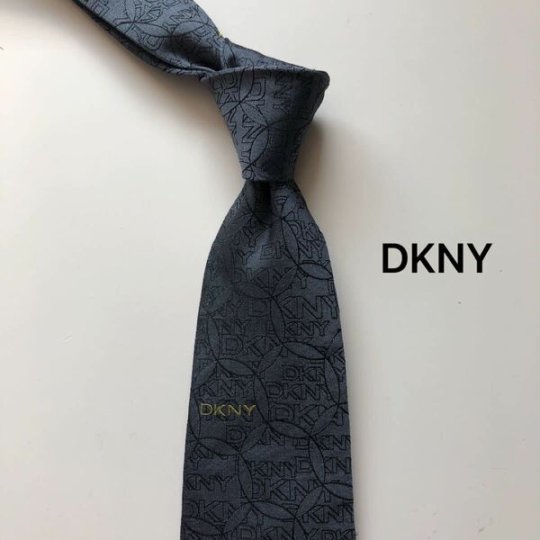 DKNYのネクタイ