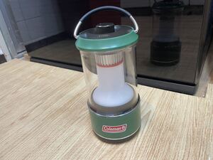 ★コールマン Coleman☆LEDランタン バッテリーガード LED グリーン 美品★送料込み!!電池式ランタン 単一電池 キャンプ ユニフレーム