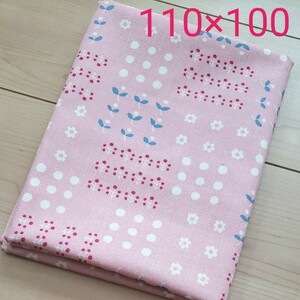 カットクロス　110×100　はぎれ　花柄　ピンク　 ハンドメイド