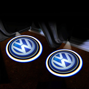 VW フォルクスワーゲン 2個セット メーカーロゴLEDカーテシランプ ウェルカムライト ドアランプ 配線不要、穴あけ不要 簡単取付 磁石タイプ