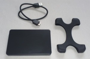 HDD外付けケース　黒　2.5インチ用　USB3.0　SATA　シリコン保護カバー付き