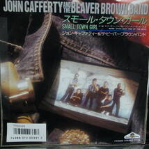 アナログ ● JOHN CAFFERTY AND THE BEAVER BROWN BAND /SMALL TOWN GIRL c/w MORE THAN JUST ONE OF THE BOYS ～ 7Y0099_画像1