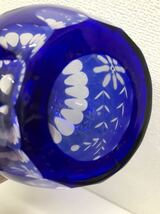 refle0 【切子】水差し 花模様 冠水瓶 青被せ 藍 硝子 工芸 切子グラス_画像4