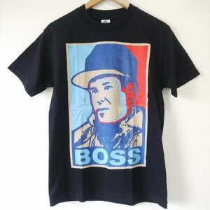 (^w^)b アメリカ仕入れ 新品 アルスタイル 半袖 Tシャツ トップス ブラック ALSTYLE プリント BOSS カジュアル コットン100% メンズ S