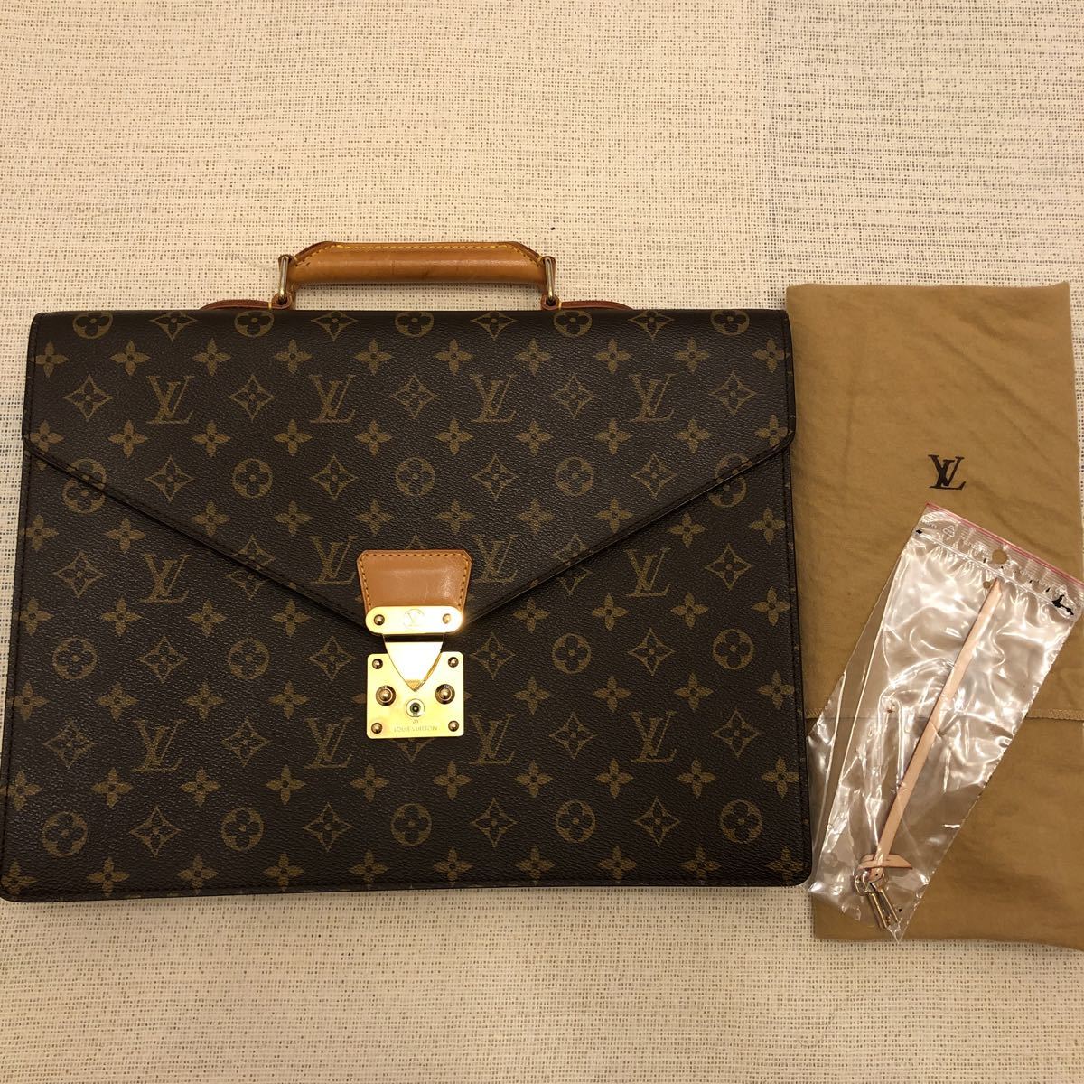 本物 ルイヴィトン 書類カバン セルヴィエットコンセイエ M53331