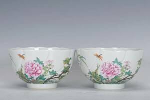 ◆旧蔵◆古美術 中国古玩　清代雍正年製款　琺瑯彩　牡丹花卉筋紋碗―對　時代物　A05