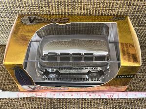 フォルクスワーゲンバスシルバーメッキ1/64スケールジャダトイズJADA TOYS VW ミニカーBUSVDUBS1962VOLKSWAGENBUS深リムダイキャストモデル