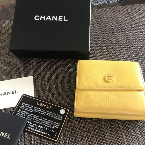 美品! CHANEL 折りたたみ財布