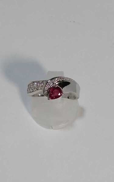 Ptルビーダイヤリング!R0.40ct.D0.28ct.。