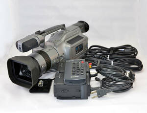 SONY デジタル・ビデオカメラ・レコーダーDCR-VX1000:3CCDを採用した1号機,　撮影、再生可能の作動品