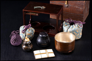 ◆天香楼◆茶器セット 経年時代物 （茶箱 茶箱セット 振出 建水 仕覆 茶入）AG2735