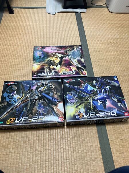 バンダイ マクロスF プラモデル メサイア、ルシファーバルキリー