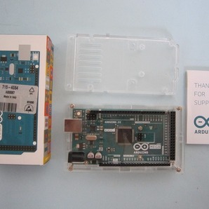 送料無料【新品同様】Arduino社 純正品 Arduino Mega2560 Rev3 専用ケース付 電子工作に最適 IOポート多数