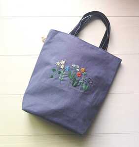刺繍入りトートバッグ お花畑 A4サイズ ブルー