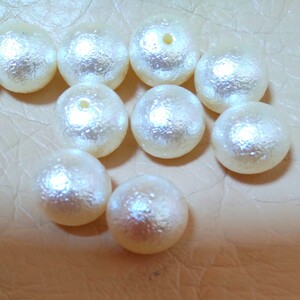 コットンパール風超軽めパール 直径…約1.2cm 貫通タイプではございません。