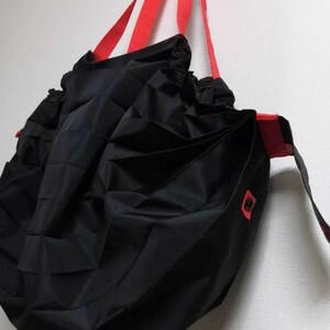 エコバッグ折り畳み簡単　買い物袋　コンパクト　軽量　ブラック　1枚