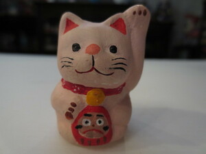 【壽】旧作　土人形　招き猫　達磨抱きピンク猫　郷土玩具　民芸品　作家作品　