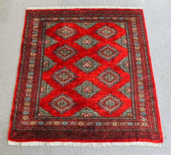 パキスタン手織り絨毯　ウール　size:137×129cm stn:354