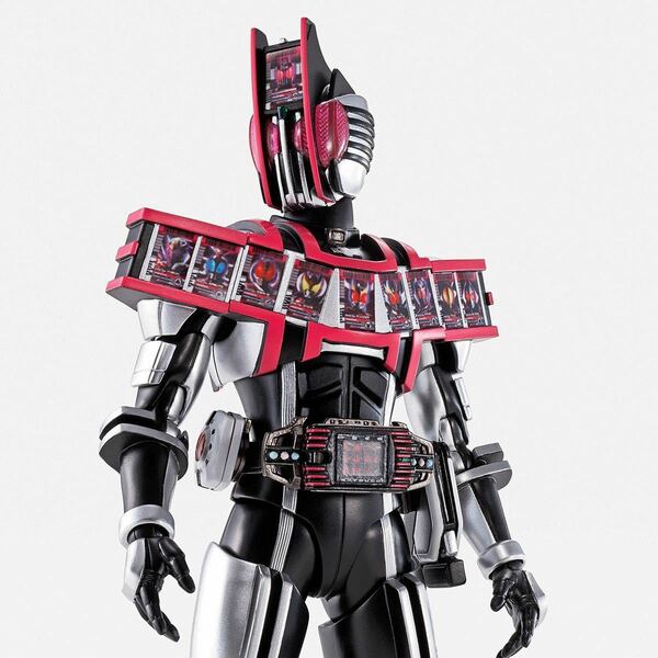 フィギュアーツ　仮面ライダーディケイドコンプリートフォーム