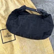 美品 フェンディ FENDI ズッカ柄 アクセサリーポーチ ハンドバッグ キャンバス レザー ブラック C0544 Y0318_画像1