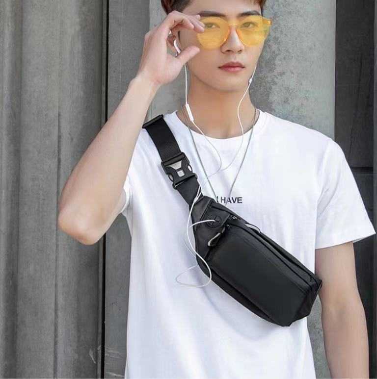 早割クーポン! 新品未使用 KENZO ボディーバッグ メッセンジャー ロゴ
