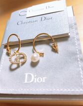 Christian Dior ディオール 揺れるピアス ゴールド ロゴマーク フープ _画像2