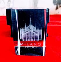 「イタリア・ミラノのお土産・大聖堂ドゥオモの3Dレーザークリスタル・ペーパーウエイト」～恒例! 渡英前の整理その24 　　　_画像2