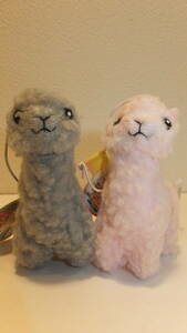 ★alpaca★Cute Japanese small Plush toy　アルパカさん二つ　マスコットキーホルダーピンク＆グレー　USED IN JAPAN