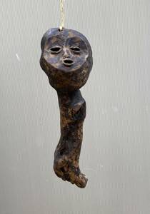 ビニャーゴ416／アフリカ コンゴ民主共和国 レガ 民族 木彫 オブジェ 彫刻 長さ24cm 重さ116g 軽い プリミティブ 詳細不明