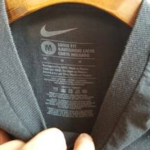 NIKE ナイキ トップス Tシャツ プリント ラウンドネック 文字 ロゴ 半袖 メンズ サイズM 黒 Ymm6_画像6